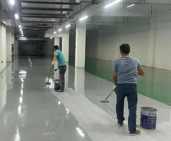 南京环氧地坪公司为工厂加班做好车间地坪施工